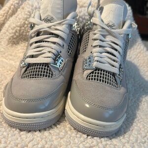 Air Jordan retro 4, new w/o tags. Gray Silver Athletic Sneakers with Mesh Panels